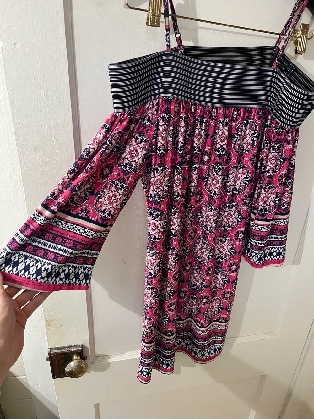 Trixxi EUC Pink & Navy Medallion Print Cold Shoulder Dress Size Small